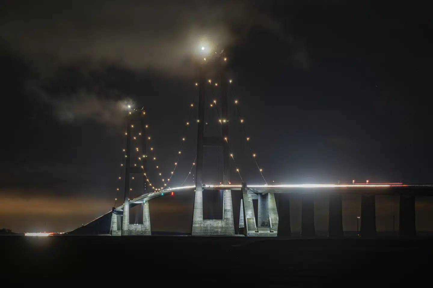 Mandag aften og frem til tirsdag formiddag rammer kraftig blæst Storebæltsbroen. (Arkivfoto).