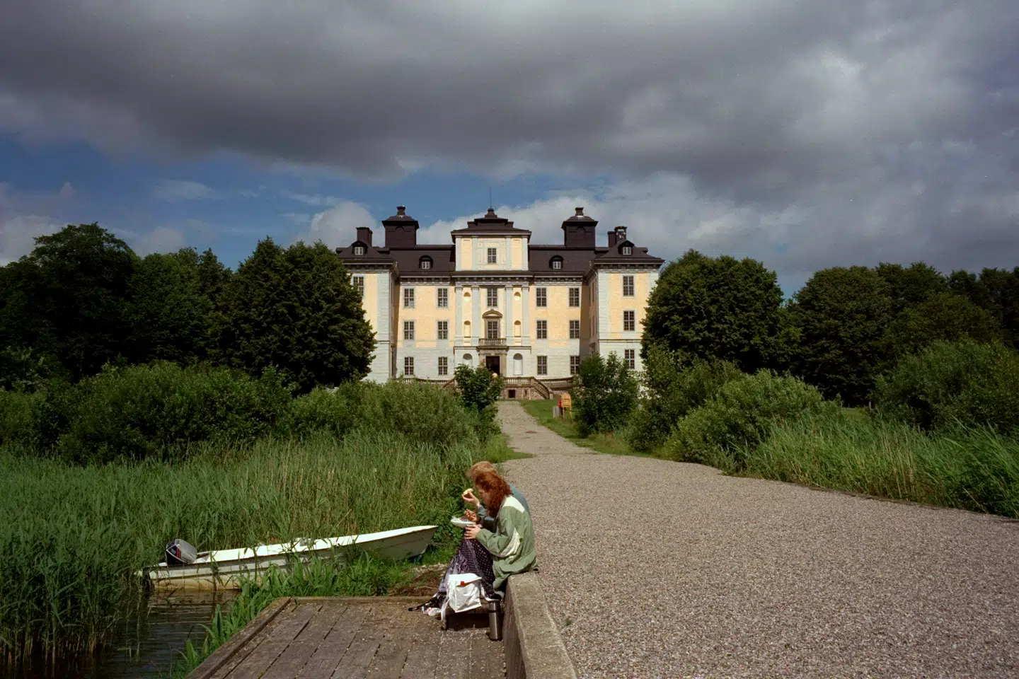 Mälsåker slott vest for Stockholm kan nu blive dit. Den svenske stat sælger ud af sine ejendomme.