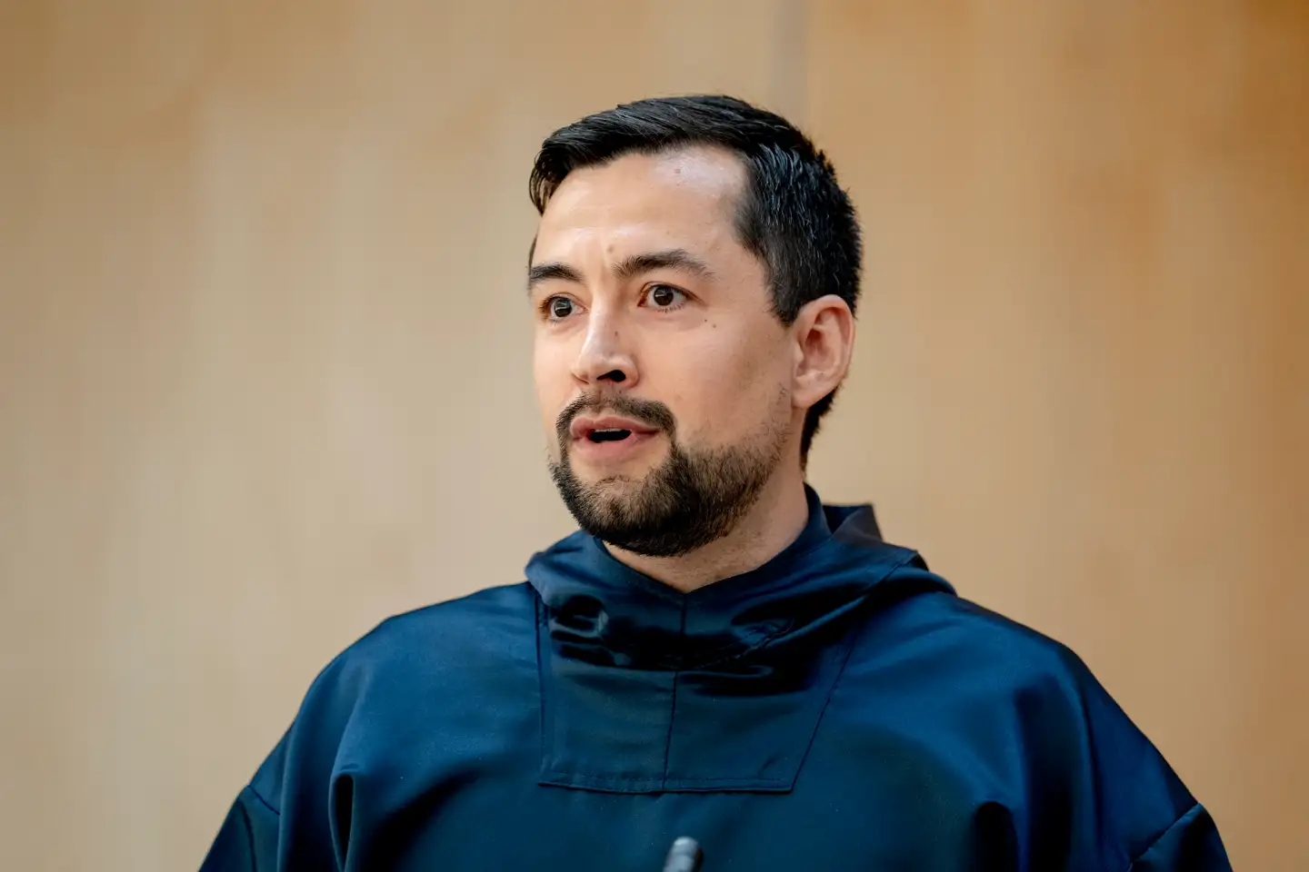 Den grønlandske selvstyreformand, Mute Bourup Egede, aflyste et besøg hos Kongen – men er nu alligevel på vej til Danmark.