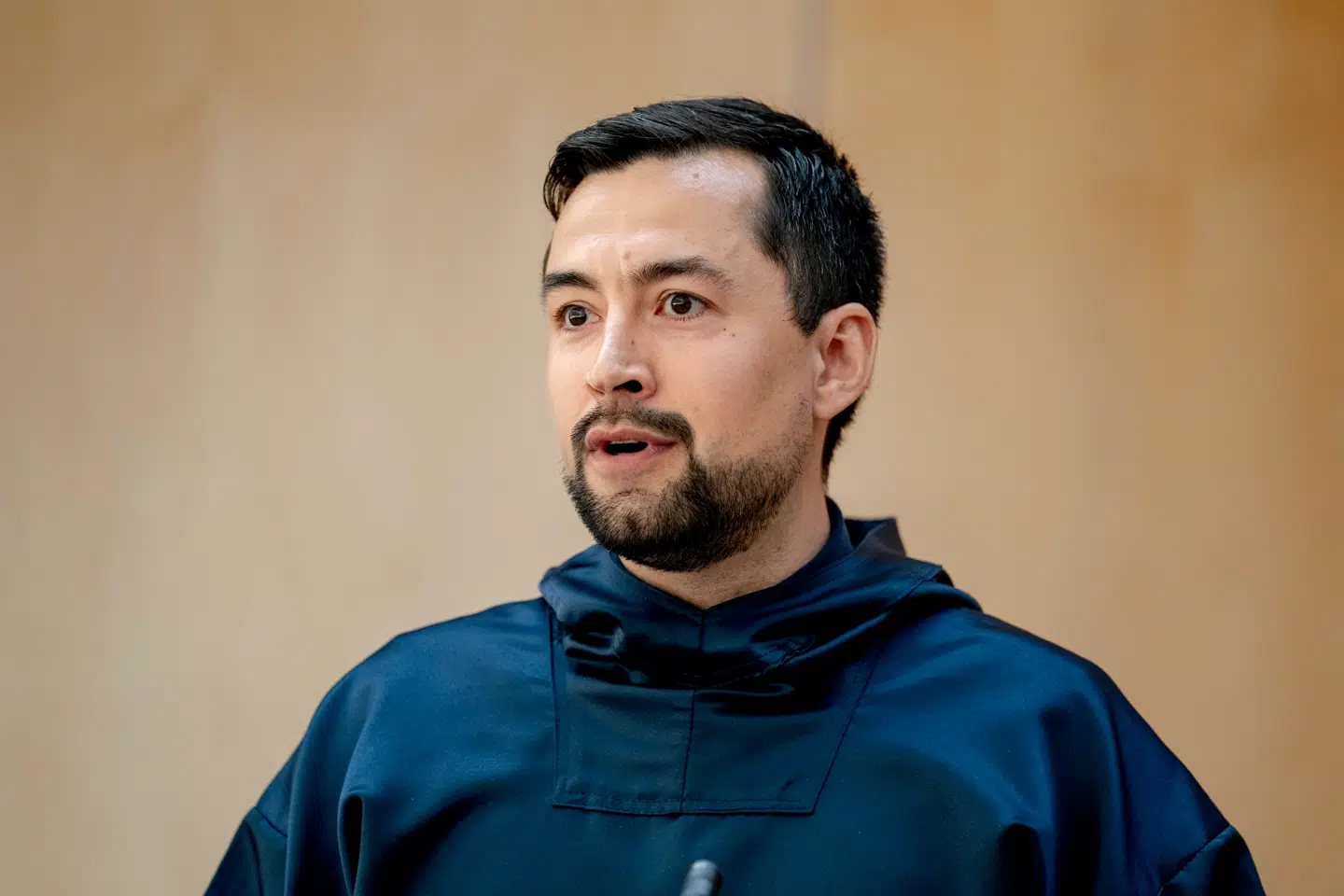 Den grønlandske selvstyreformand, Mute Bourup Egede, aflyste et besøg hos Kongen – men er nu alligevel på vej til Danmark.