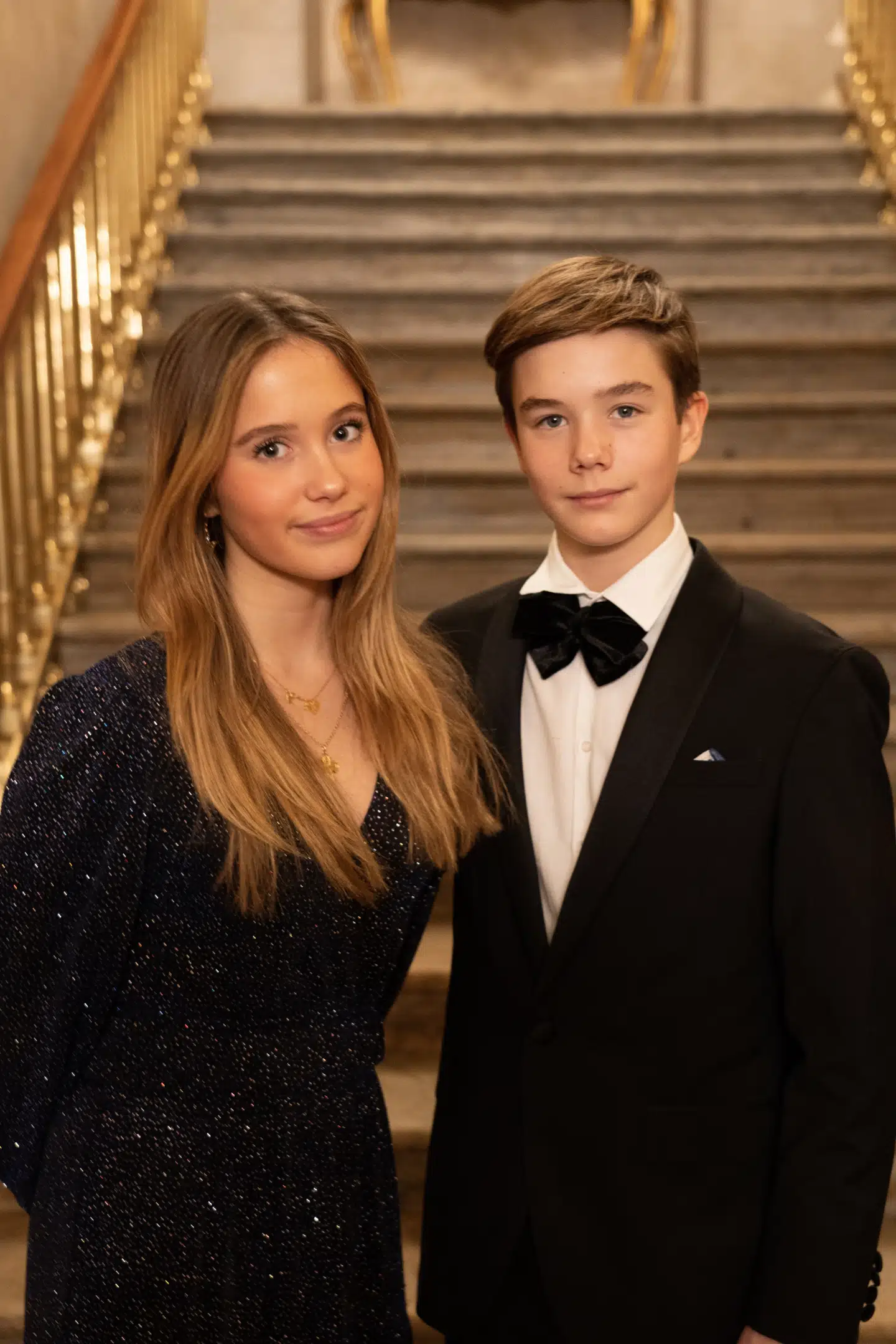 Kongehuset har i forbindelse med prins Vincents og prinsesse Josephines fødselsdag offentliggjort nye billeder af søskendeparret fra nytårsaften, skriver kongehuset.