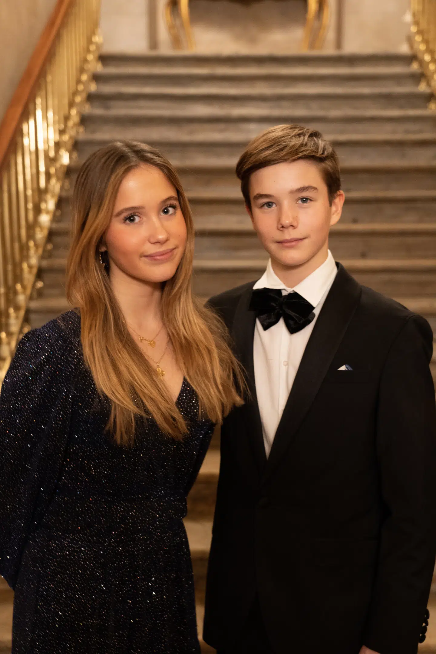 Kongehuset har i forbindelse med prins Vincents og prinsesse Josephines fødselsdag offentliggjort nye billeder af søskendeparret fra nytårsaften, skriver kongehuset.