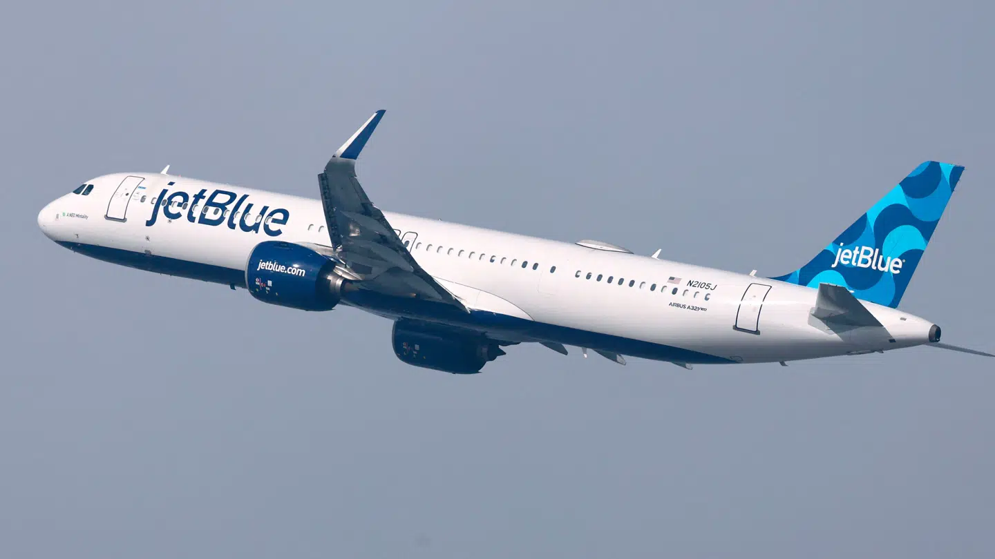 De to mænd blev fundet ombord på et JetBlue-fly.