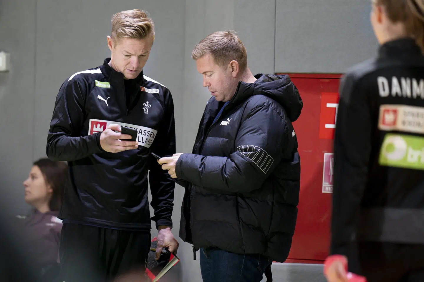 Landstræner Jesper Jensen og sportschef Morten Henriksen har arbejdet tæt sammen siden Jensens tilgang på posten i 2020. (Arkivfoto).