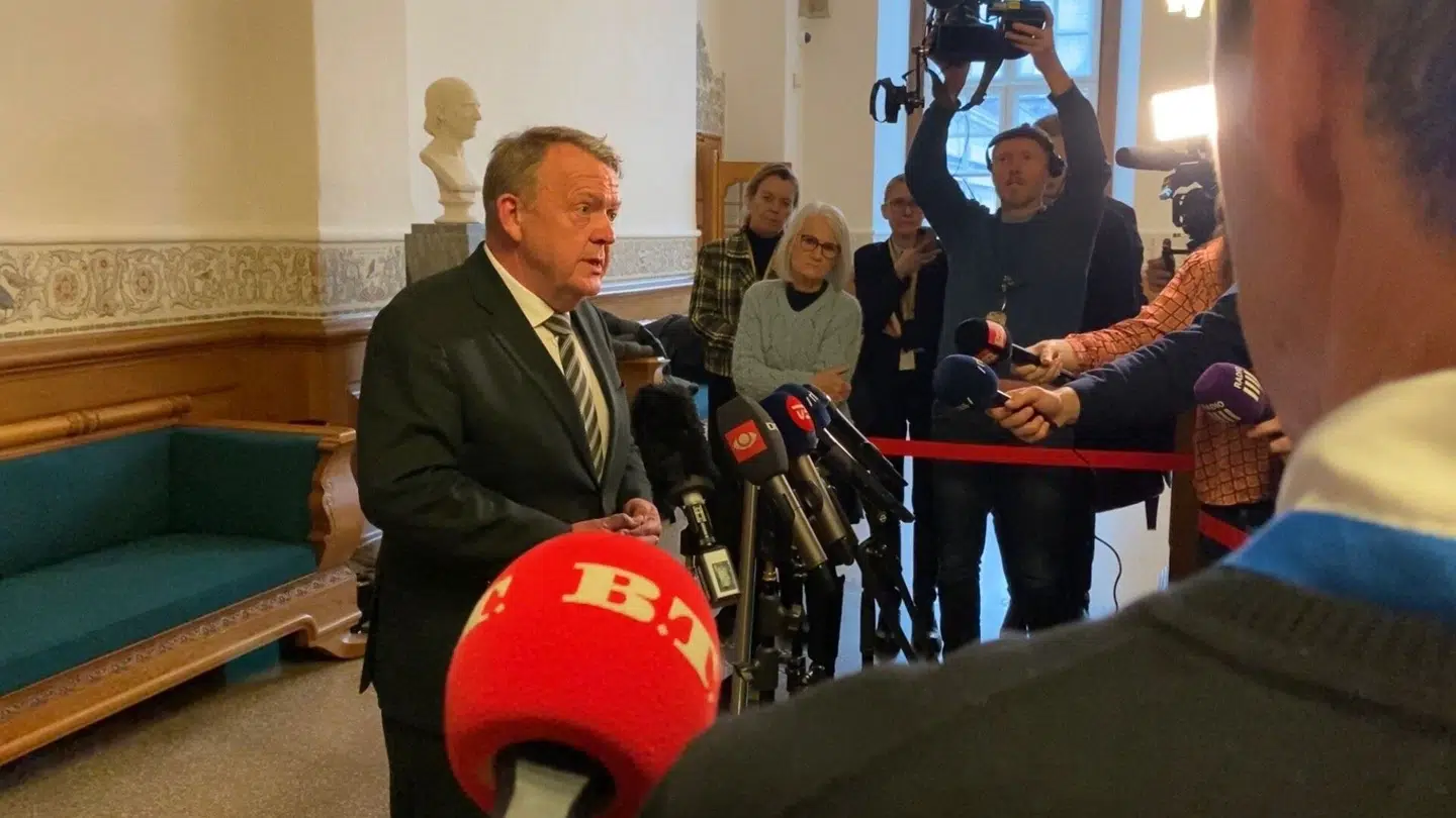 »Jeg har ingen oplevelse af, at vi befinder os i nogen udenrigspolitisk krise,« sagde udenrigsminister Lars Løkke Rasmussen (M) under et doorstep om Grønland 8. januar foran Folketingssalen på Christiansborg.