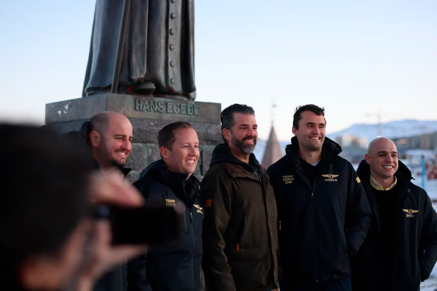 Donald Trump Jr. besøgte Nuuk tirsdag 7. januar, og kort tid efter sagde hans far og kommende præsident, Donald Trump, at han ikke kan udelukke brug af økonomisk eller militær tvang for at få kontrol over Grønland.