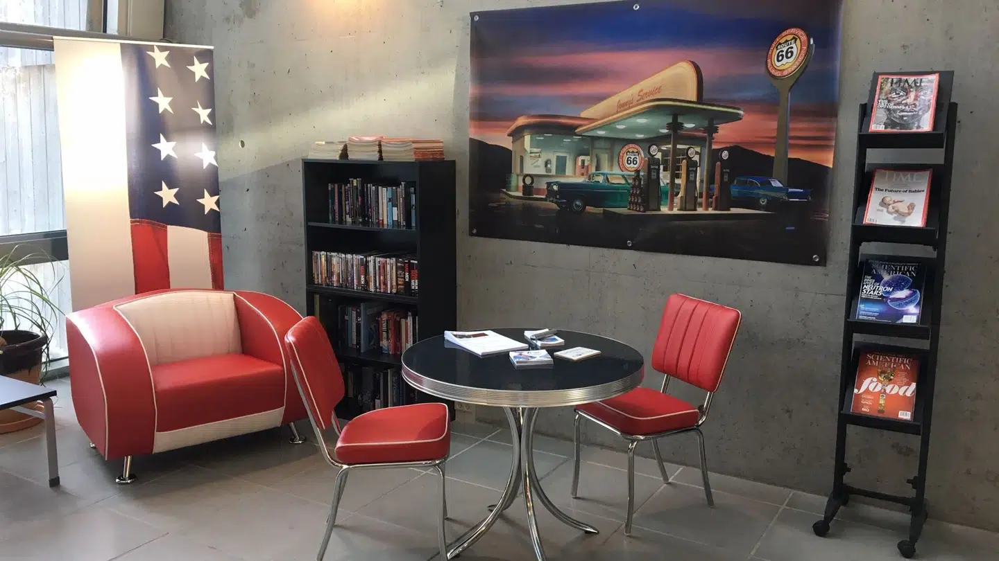 'American Corner' på Grønlands Universitet blev betalt af USAs regering.