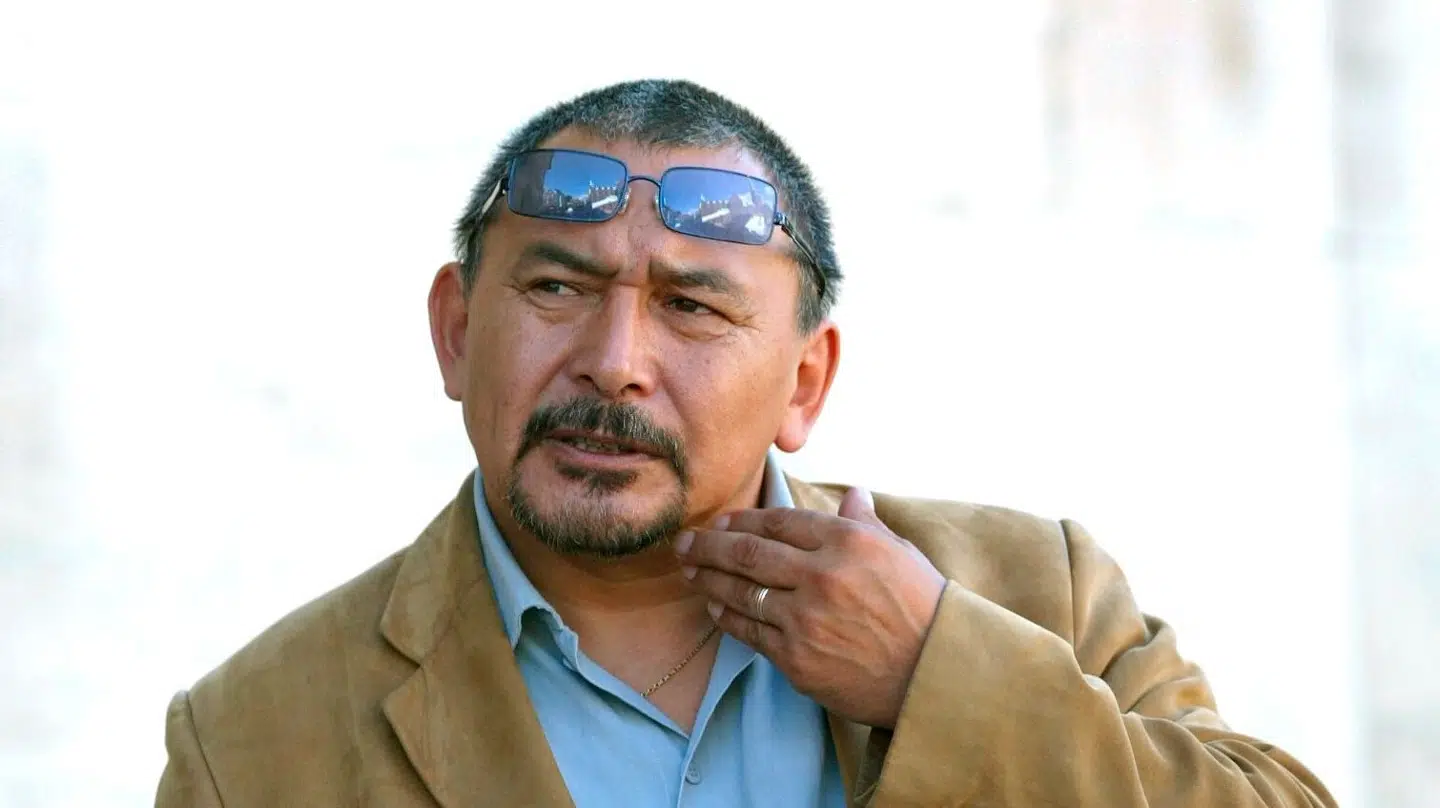 Sanger Rasmus Lyberth håber vi står sammen som verdensborgere.