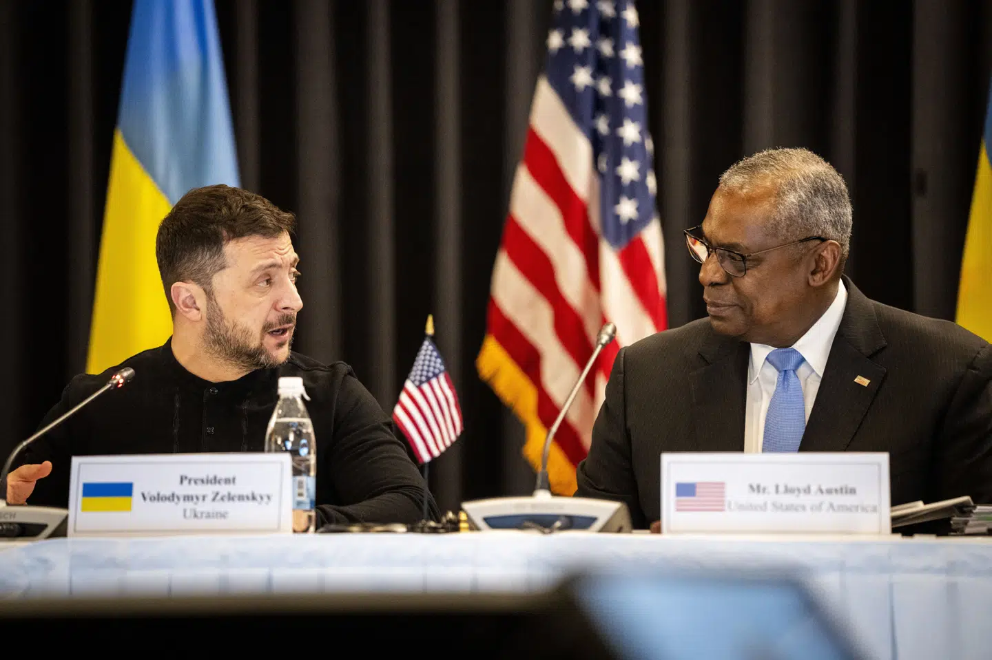 Ukraines præsident, Volodymyr Zelenskyj, og USA's forsvarsminister, Lloyd Austin, var blandt deltagerne på mødet på Ramstein-basen i Tyskland.