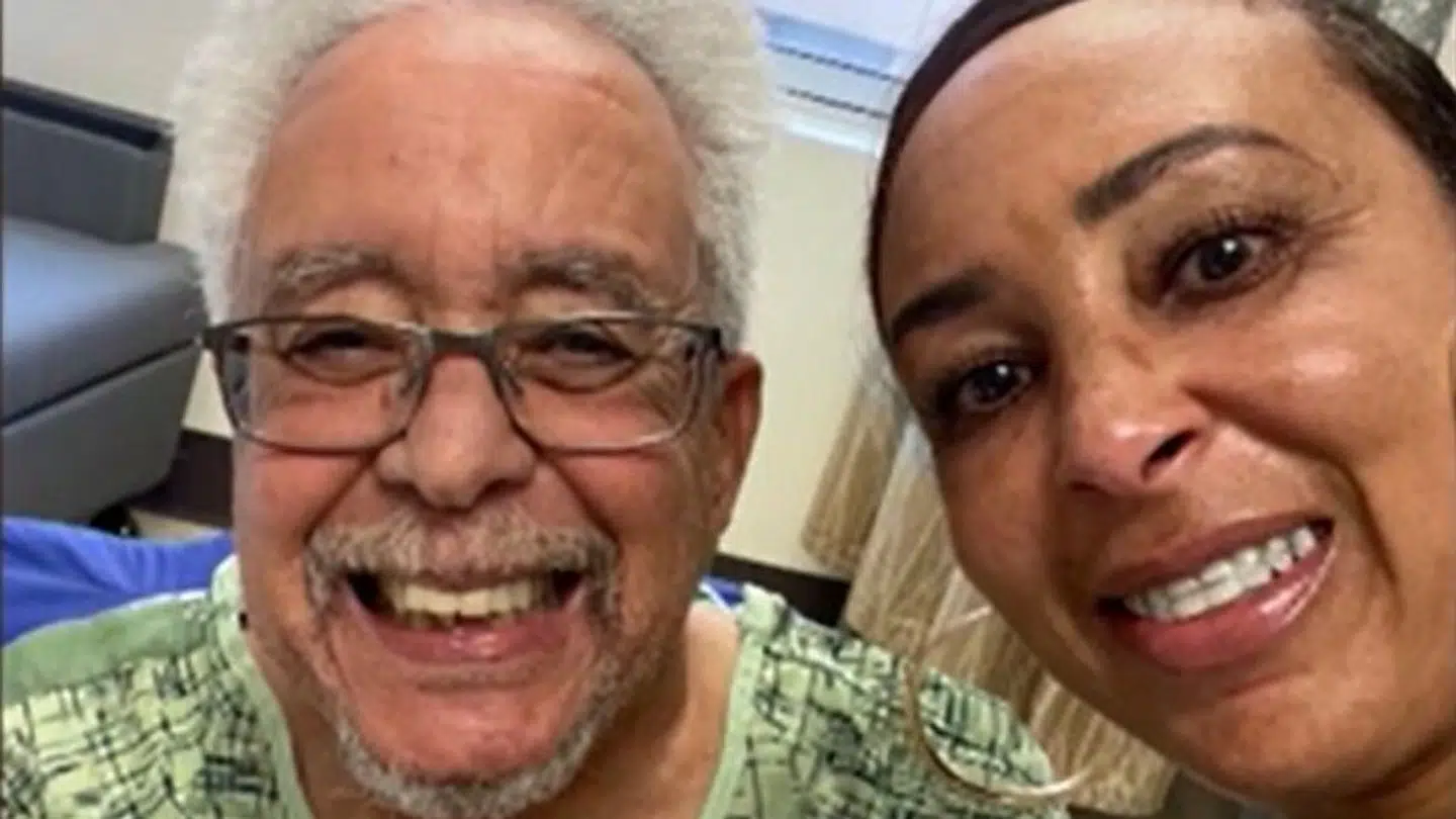 Her ses Kimiko Nickerson med sin far, Rodney Nickerson.