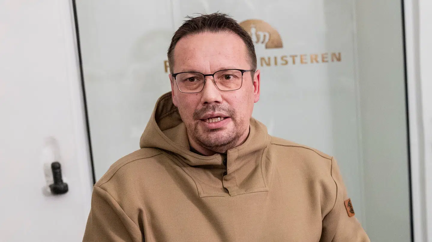 Grønlandsk finansminister og formand for partiet Siumut, Erik Jensen tiltrak sig opmærksomhed for et par uger siden for at have invitereret Donald Trump på besøg. I dag - efter sønnens besøg og trusler om militær magt - står invitationen stadig ved kraft.