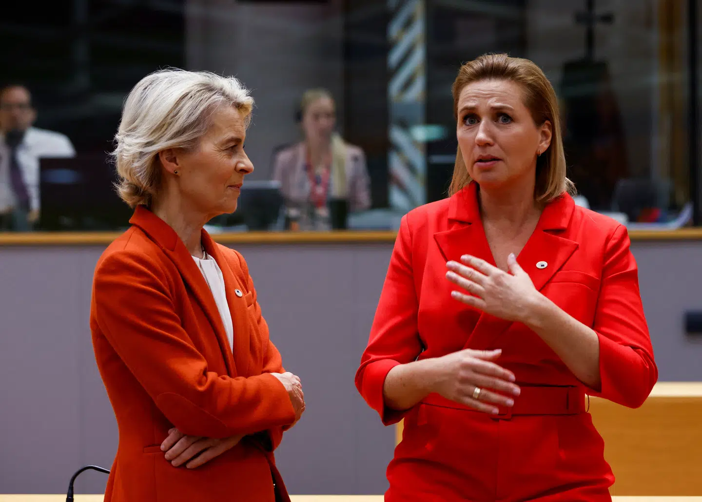 »Hvis vi tillader fælles EU-gæld, risikerer vi at svække incitamentet for andre lande til at tage ansvar,« skriver Jes Brinchmann. På billedet ses Mette Frederiksen samt Europa-Kommissionens formand, Ursula von der Leyen. Foto: Johanna Geron/Reuters/Ritzau Scanpix