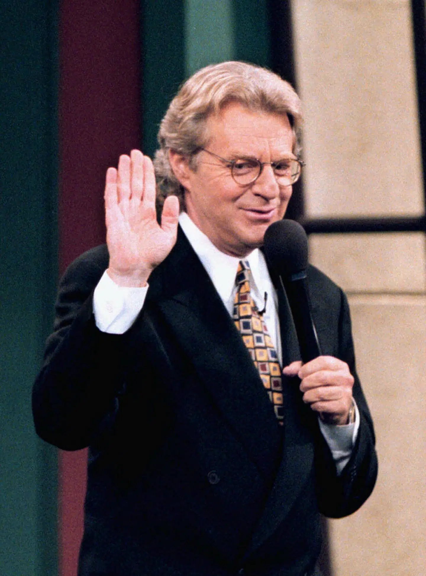 Jerry Springer (1944-2023) under optagelser af sit program i 1996. Arkivfoto: Jim Slosiarek, Scanpix