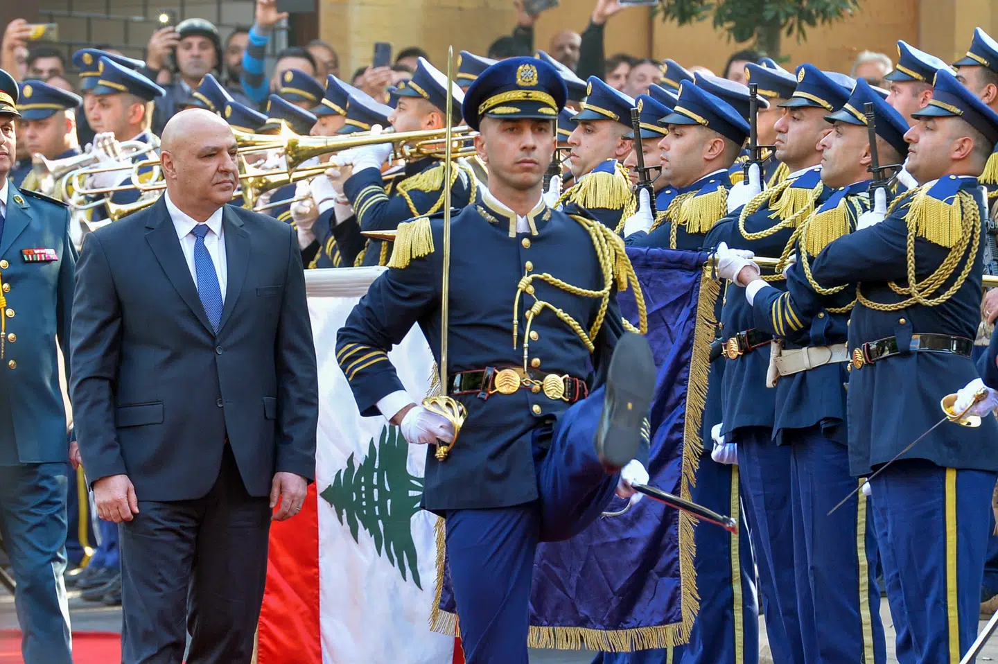 Militærchefen Joseph Aoun er blevet valgt til Libanons nye præsident. EPA/WAEL HAMZEH