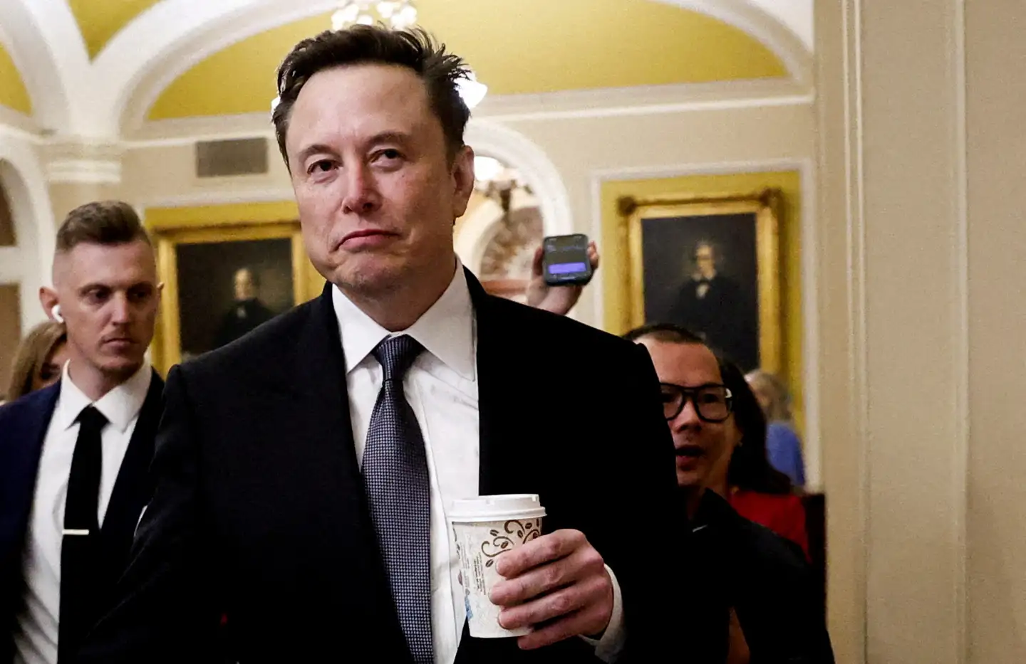 Det er »simpelthen matematisk umuligt« at finde dén størrelse besparelser og nedskæringer, Donald Trump og Elon Musk har varslet, har økonom Glenn Hubbard tidligere sagt til CNN.
