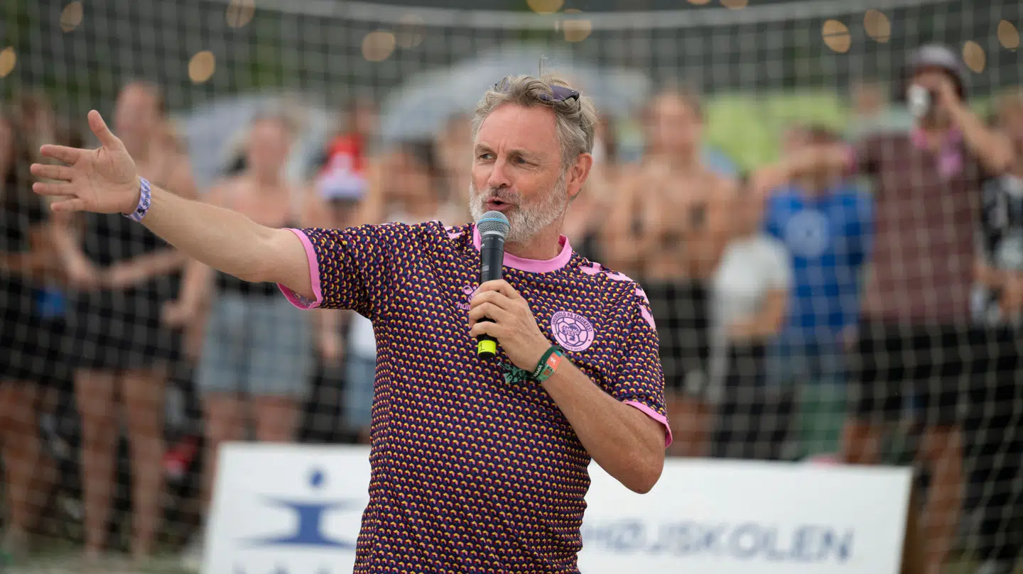 Claus Elming som vært ved Smukfest årlige håndboldturnering. Her ved den seneste turnering i 2024.