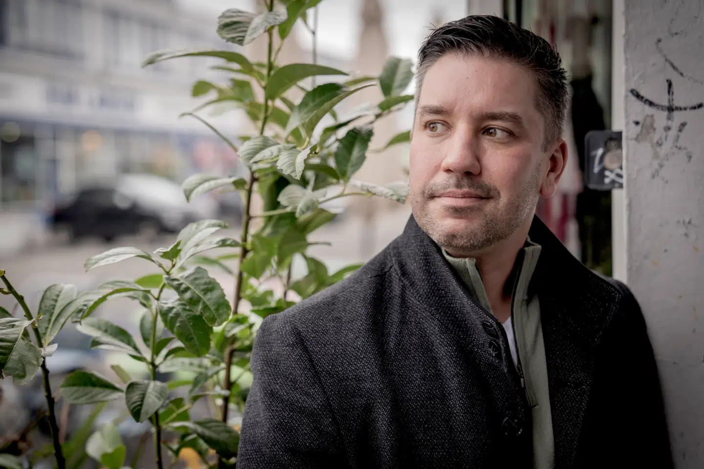 Derek Hartman har boet i København i syv år. Han elsker byen, men er ikke sikker på at københavnerne altid er så i mødekommende overfor fremmede. Det kan skræmme nogen.