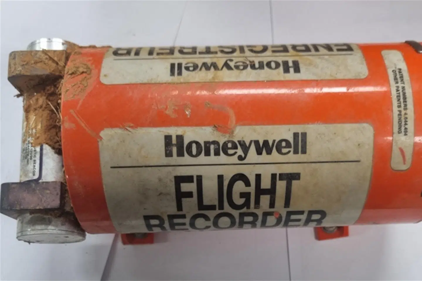 29. december forulykkede en fly i Sydkorea, og 179 personer døde. Et udateret, udleveret billede viser en lille sort boks fra flyet, en såkaldt flight recorder. (Arkivfoto).