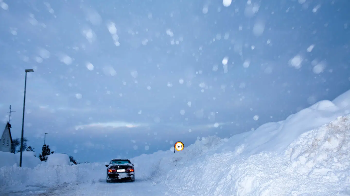 Så slemt som i 2010 er det ikke på Bornholm lige nu, men vintervejret giver fortsat problemer på Solskinsøen. Billedet er som antydet fra arkivet og viser altså IKKE den aktuelle situation.