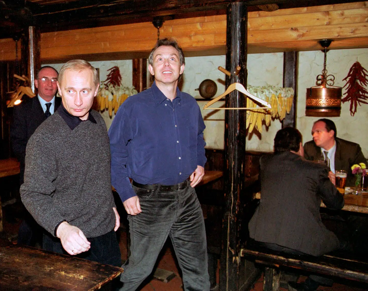 Jude Law skal spille Vladimir Putin i begyndelsen af hans politiske karriere. Her er Putin fotograferet i 2000 sammen med Tony Blair, den daværende britiske premierminister.