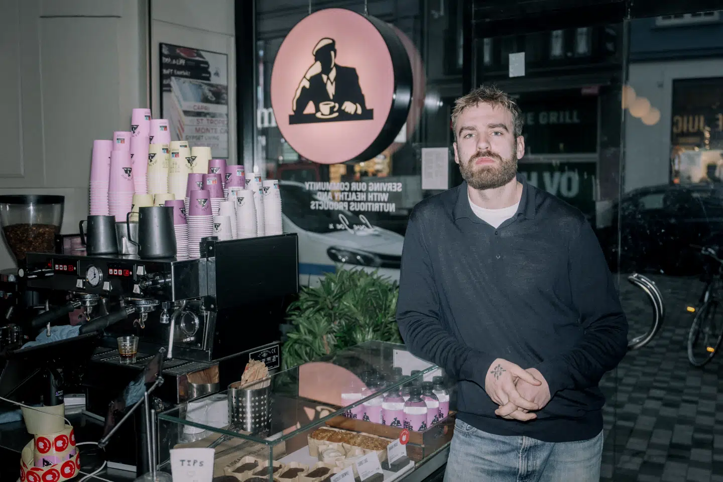 Sebastian Jeppesen er Global Head of Recruitment hos juicekæden Joe & The Juice. Han har taget et opgør med den klassiske jobansøgning, som han mener, er både forældet, tidskrævende og giver et fattigt indtryk af kandidaterne.