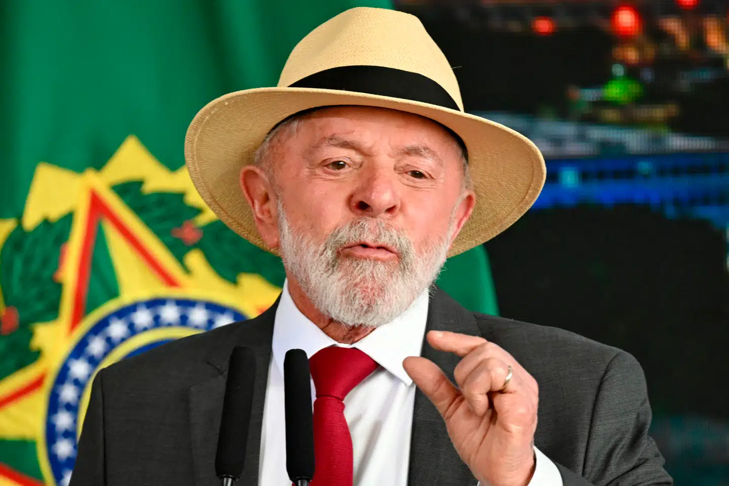 De finansielle markeder har vendt tommelfingeren nedad til Brasiliens socialistiske præsident Luiz Inacio Lula da Silvas finanspolitik.