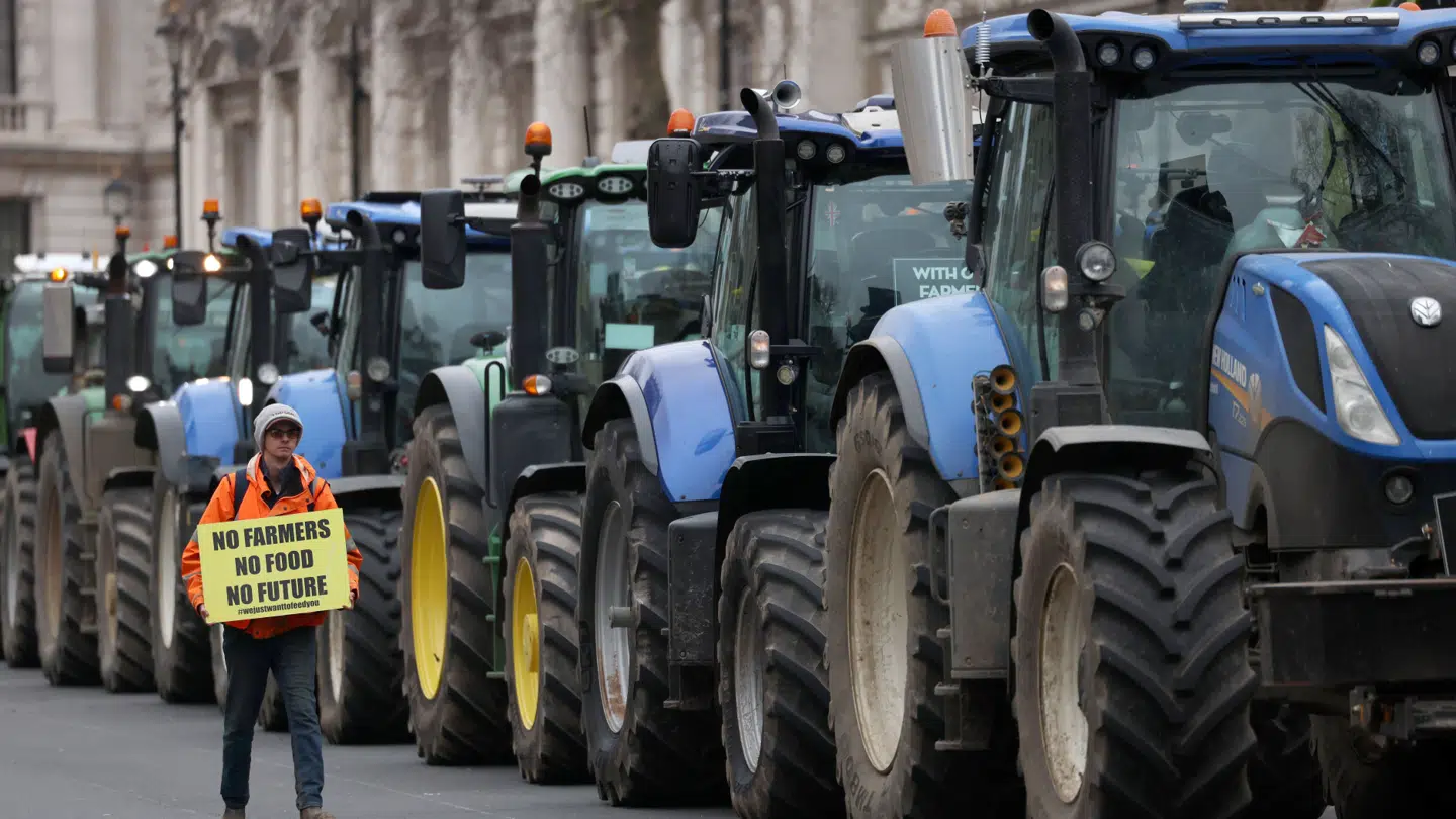 Arkivfoto. Lastbiler og traktorer fra rasende landmænd demonstrerer mandag i Aalborg.