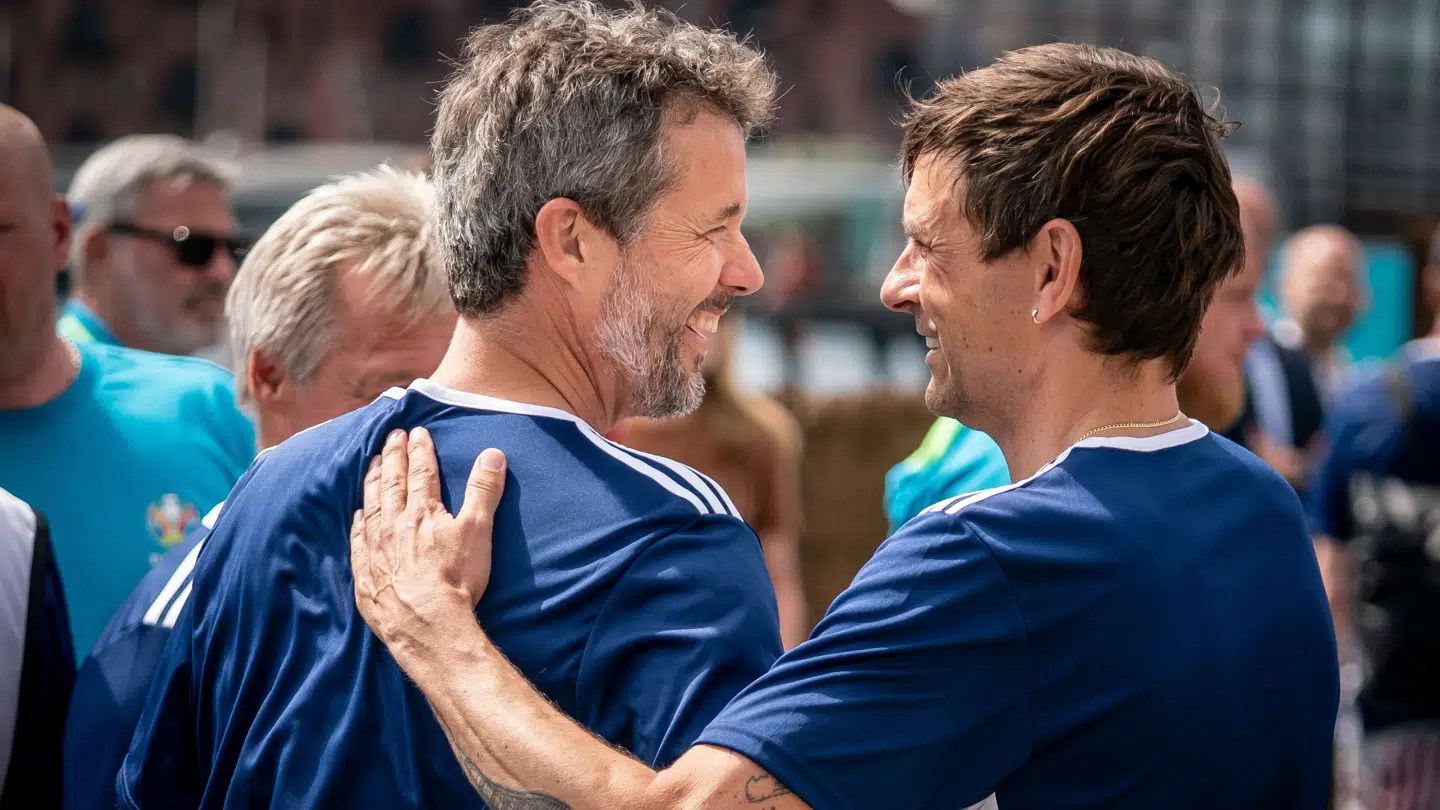 Kong Frederik og Simon Kvamm mødtes i 2021 til en opvisningskamp i forbindelse med EM i fodbold.
