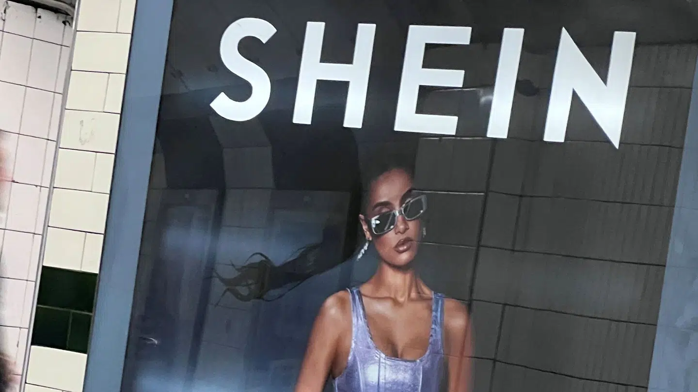 Firmaet Shein har planer om at blive børsnoteret i London. Her er det en Shein reklame i Londons undergrundsbane.