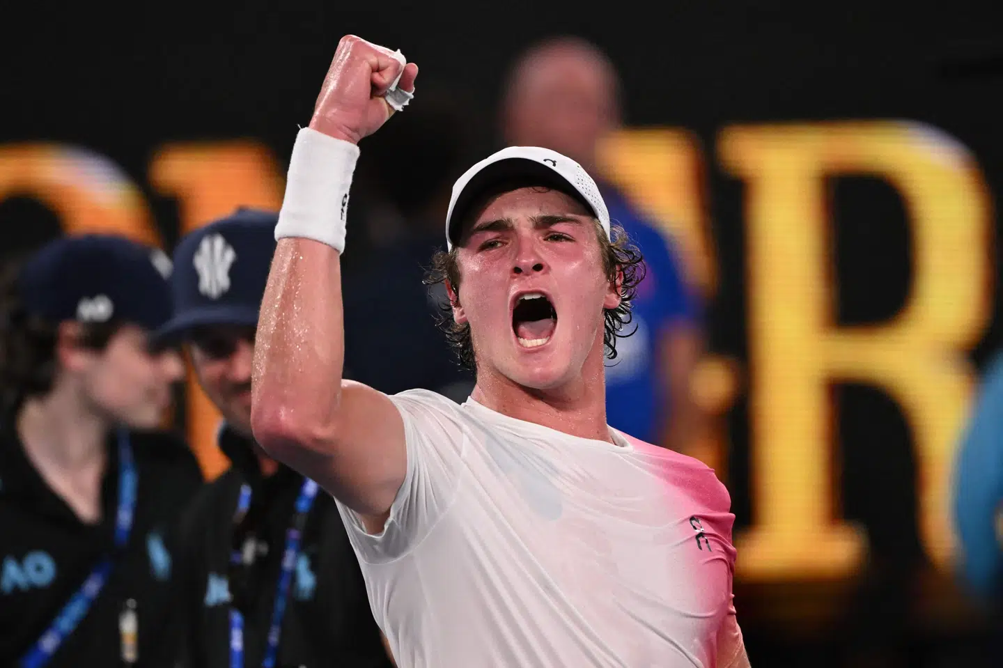 Joao Fonseca er klar til anden runde, i det der er teenagerens første grand slam-turnering.