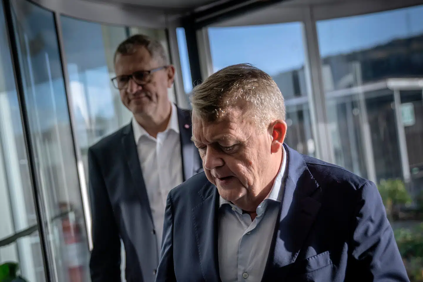 Moderaterne vil hæve afgiften på klimabelastende varer som for eksempel oksekød. Her ses formanden for partiet, Lars Løkke Rasmussen, og gruppeformand samt fødevareordfører Henrik Frandsen.