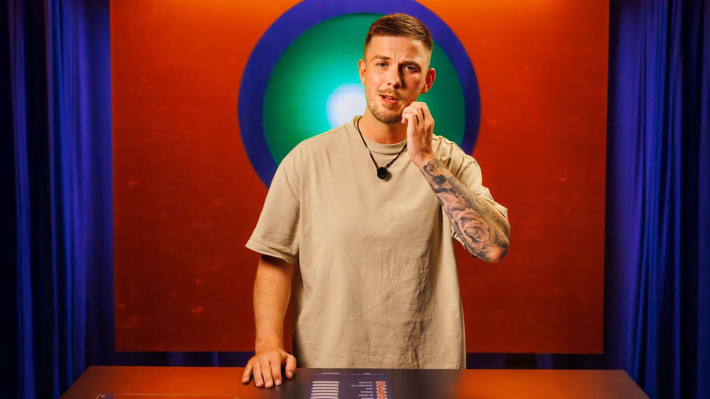 Standup-komiker Oliver Stanescu i 'Spillet'.