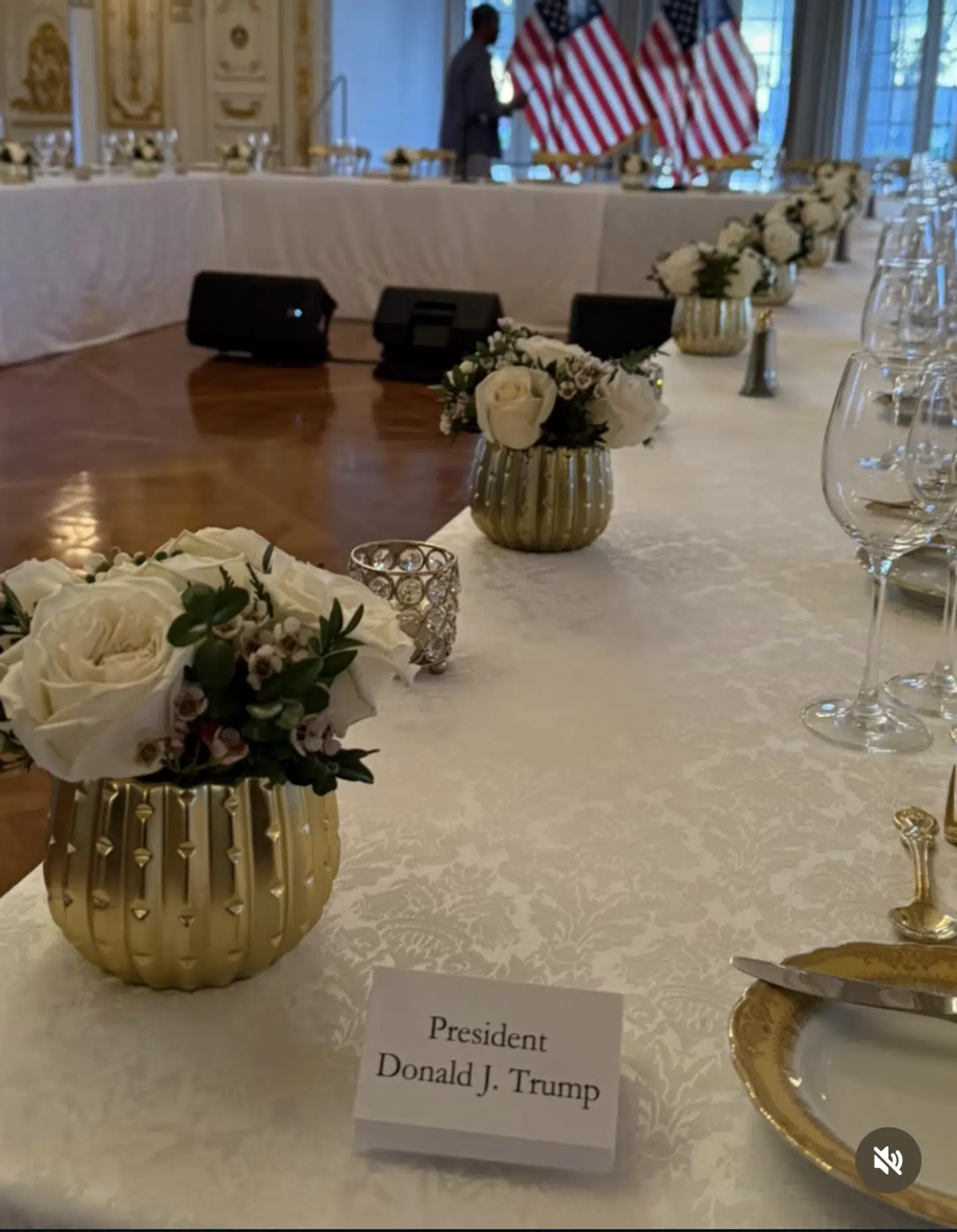 Skærmbillede fra en såkaldt 'reel' delt på Instagram af organisationen bag konferencen. Her fremgår det, at der blev dækket op til Donald Trump.