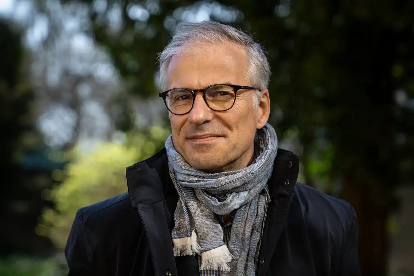 »Når vi står i en situation, hvor vi hører, at der ikke er penge nok til en ordentlig velfærd, samtidig med at antallet af kolde hænder stiger og stiger, er det nødvendigt at stille spørgsmål ved prioriteringen,« skriver Michael Brautsch.