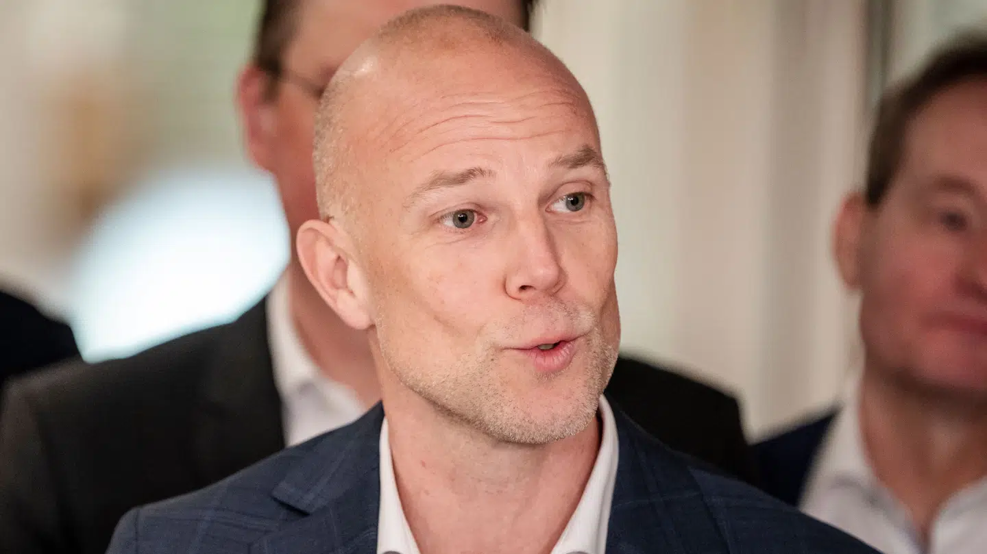 Her er Liberal Alliances Carsten Bach under præsentationen af politisk aftale, som skal styrke Danmarks beredskab.