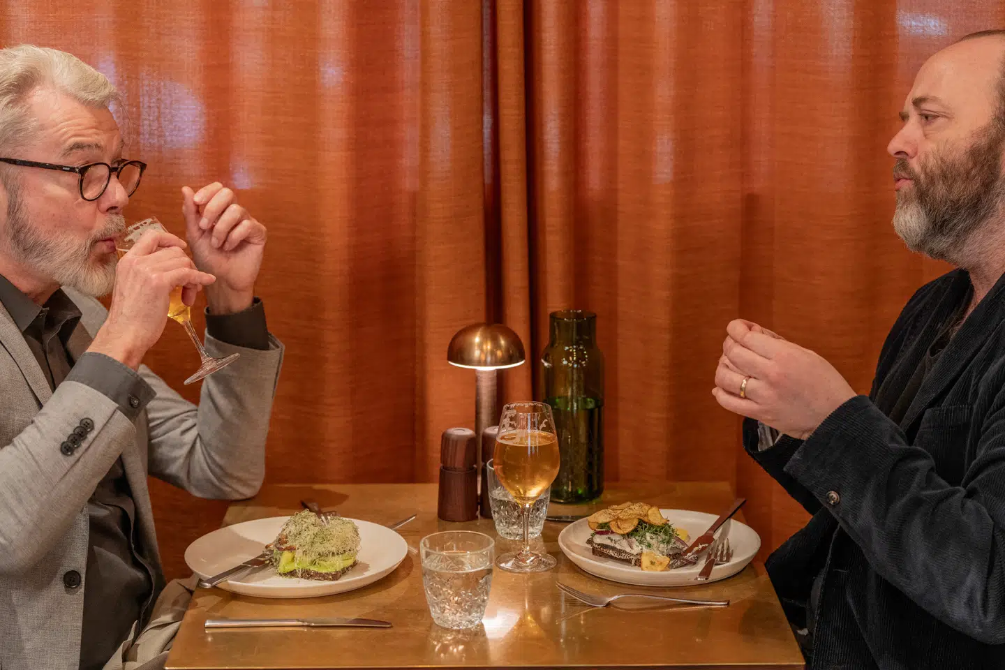 Madanmelderne Søren Frank og Søren Jacobsen Damm har spist en del smørrebrød gennem tiden, men de har absolut smag på mere.