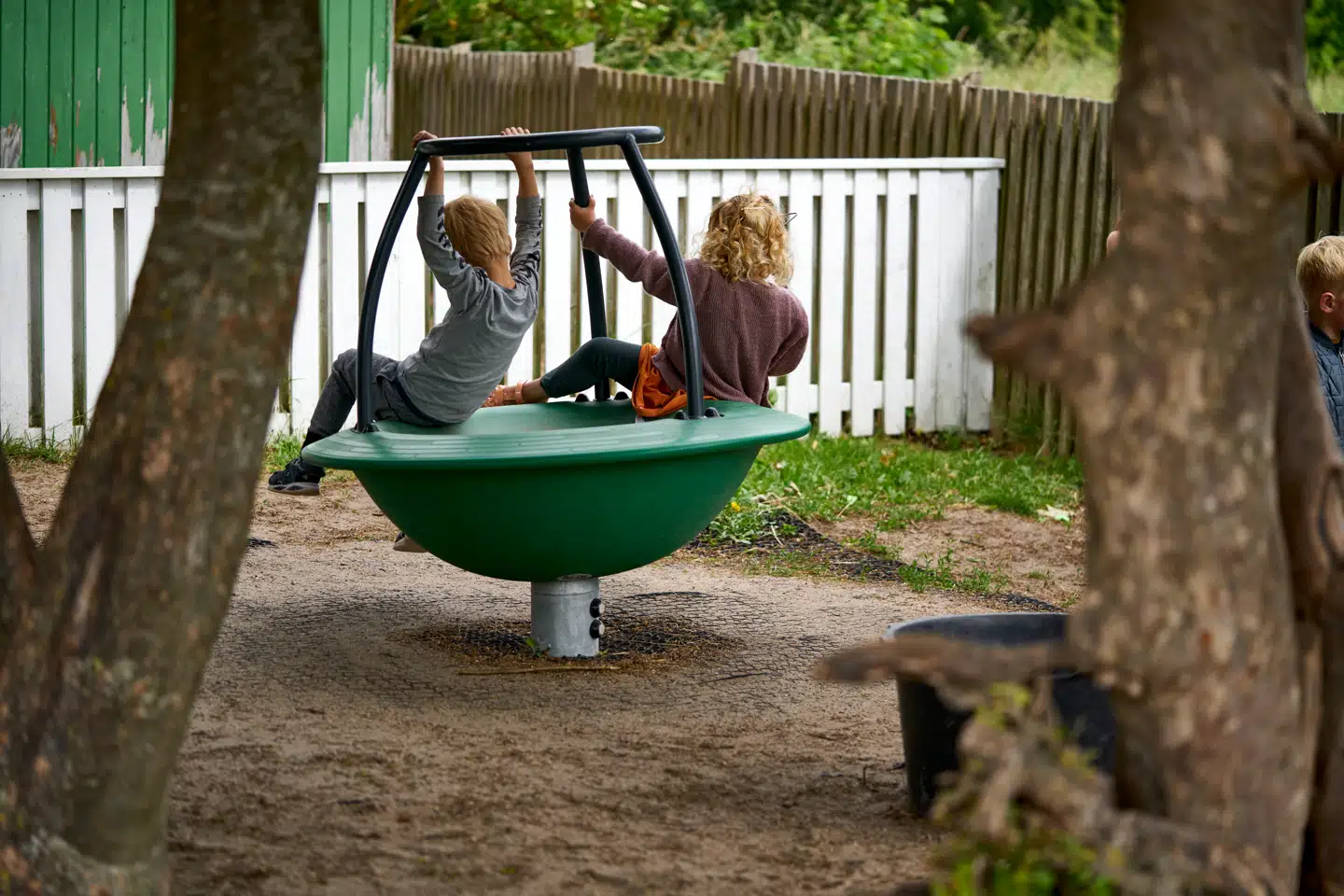 Skal børnene altid arve lige meget, eller skal noget af arven gives på forhånd? Advokat Allan Ohms giver forskellige anbefalinger og peger på, hvad man særligt skal være opmærksom på i familierne.