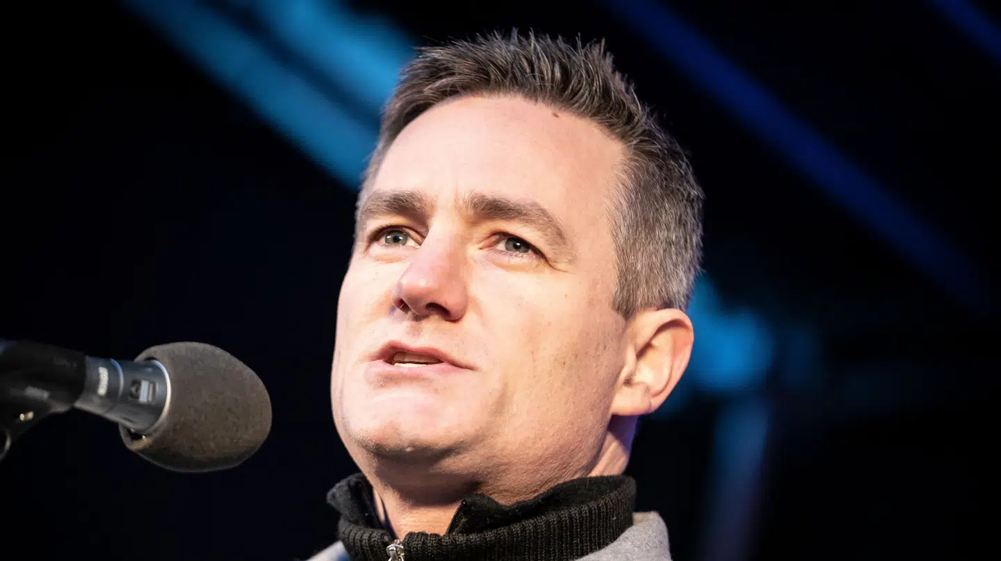 Rasmus Jarlov (K) mener, at Mette Frederiksen har begået en alvorlig fejl under samtalen med USAs kommende præsident, Donald Trump.