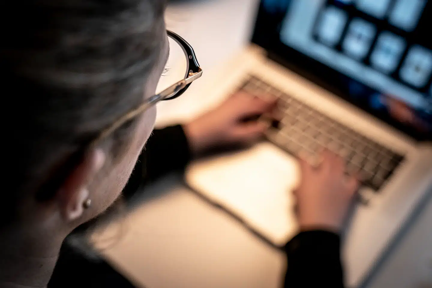 Unge vil gerne kunne se et formål med deres arbejde. Kan de ikke det, er de hurtigt videre i et andet job, skriver Louise Birkholm.