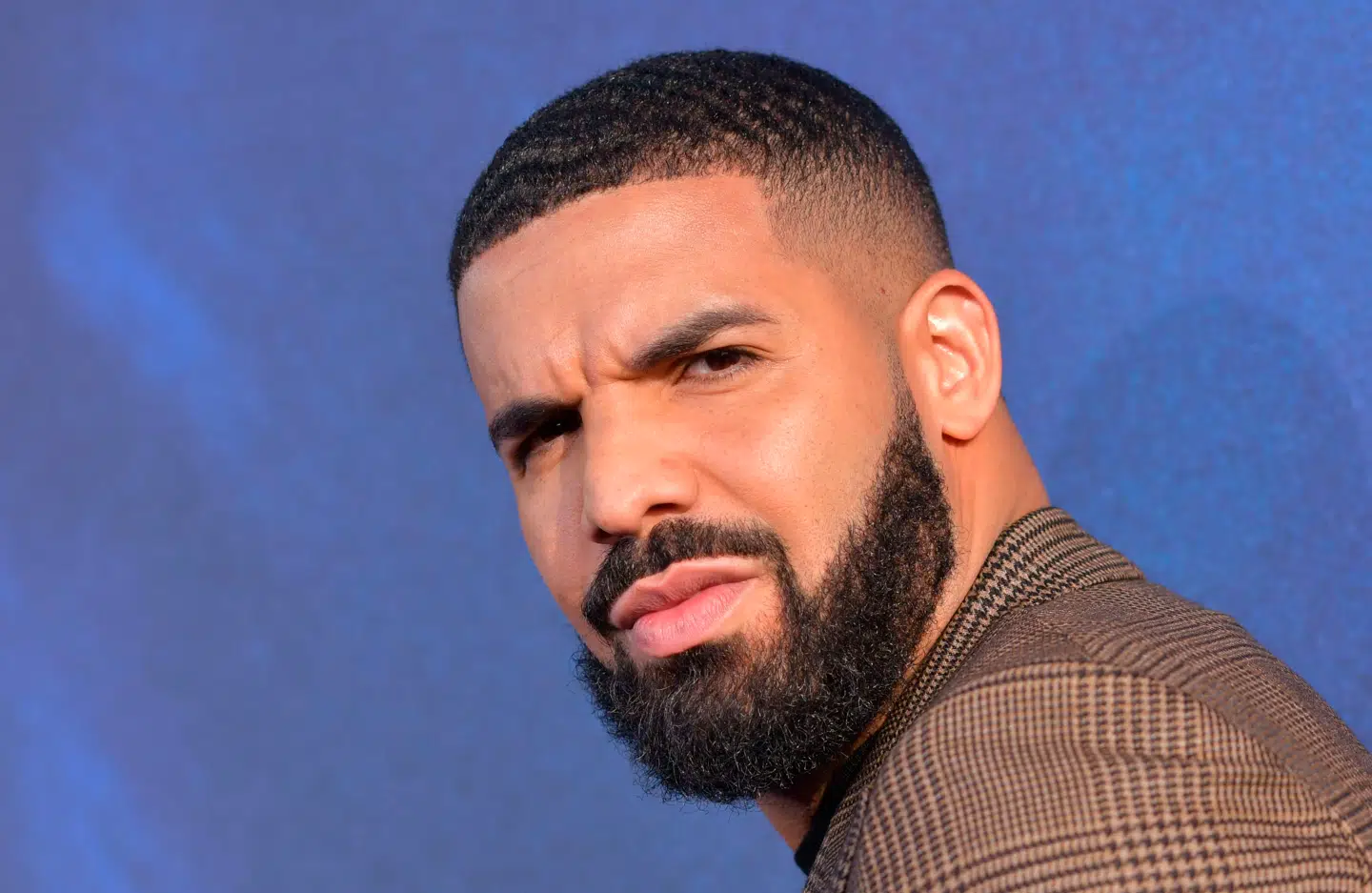 Den canadiske rapper Drake har sagsøgt pladeselskabet sit eget pladeselskab Universal Music Group for at have bidraget til at gøre Kendrick Lamars sang 'Not like us' til et viralt hit. Arkivfoto: Chris Delmas, Scanpix