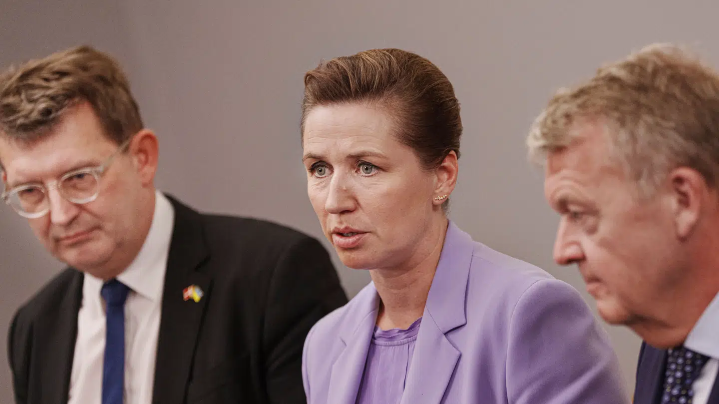 Statsminister Mette Frederiksen (S), Forsvarsminister Troels Lund Poulsen (V) og Udenrigsminister Lars Løkke Rasmussen (M) efter mødet i Det Udenrigspolitiske Nævn på Christiansborg i København, torsdag den 16. januar 2025.