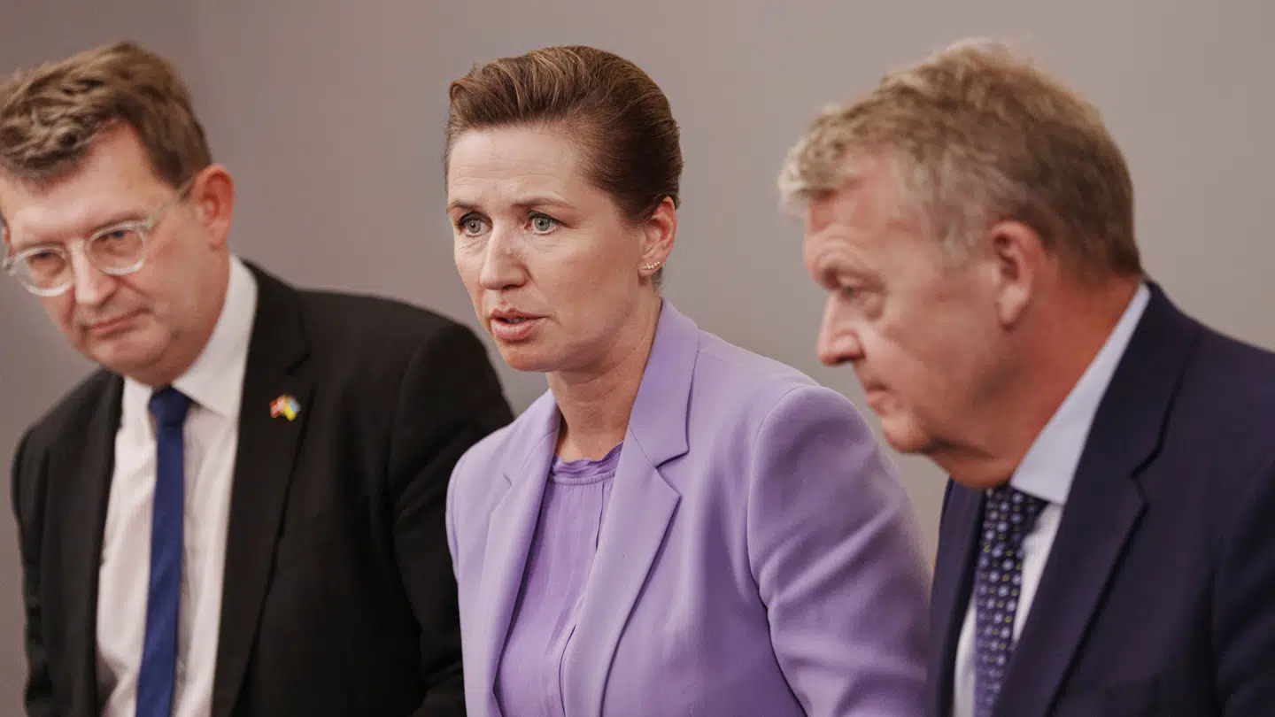 Statsminister Mette Frederiksen (S), Forsvarsminister Troels Lund Poulsen (V) og Udenrigsminister Lars Løkke Rasmussen (M) efter mødet i Det Udenrigspolitiske Nævn på Christiansborg i København, torsdag den 16. januar 2025.