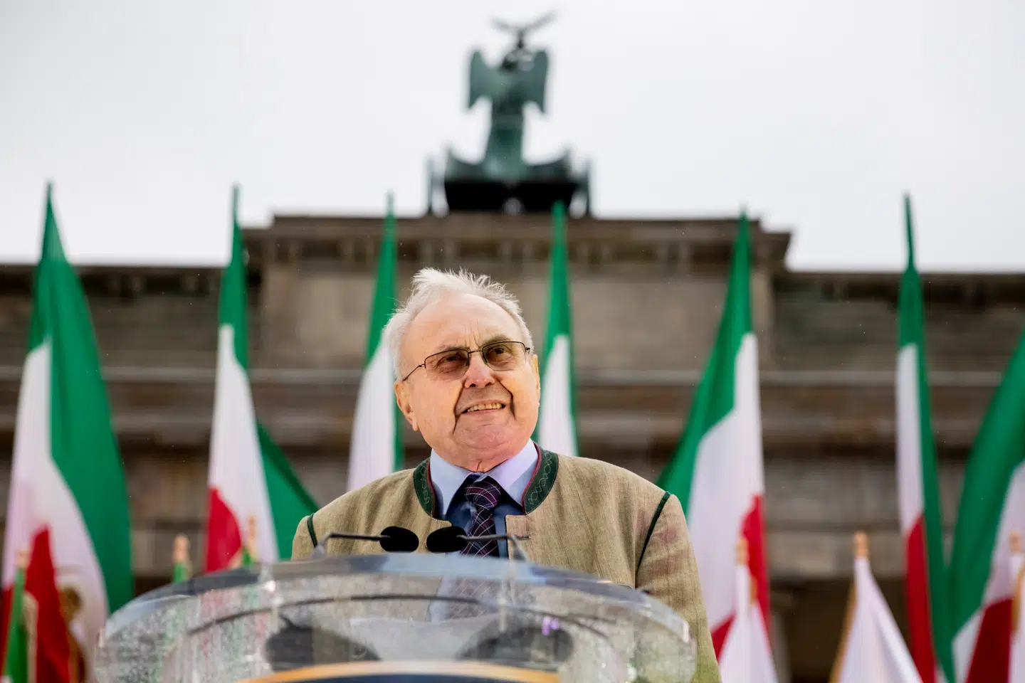 Eduard Lintner var i mange år et fremtrædende og indflydelsesrigt medlem af det tyske parlament for partiet CSU – her taler han i 2019 til en demonstration mod regimet i Iran. Nu er hans eftermæle falmet.