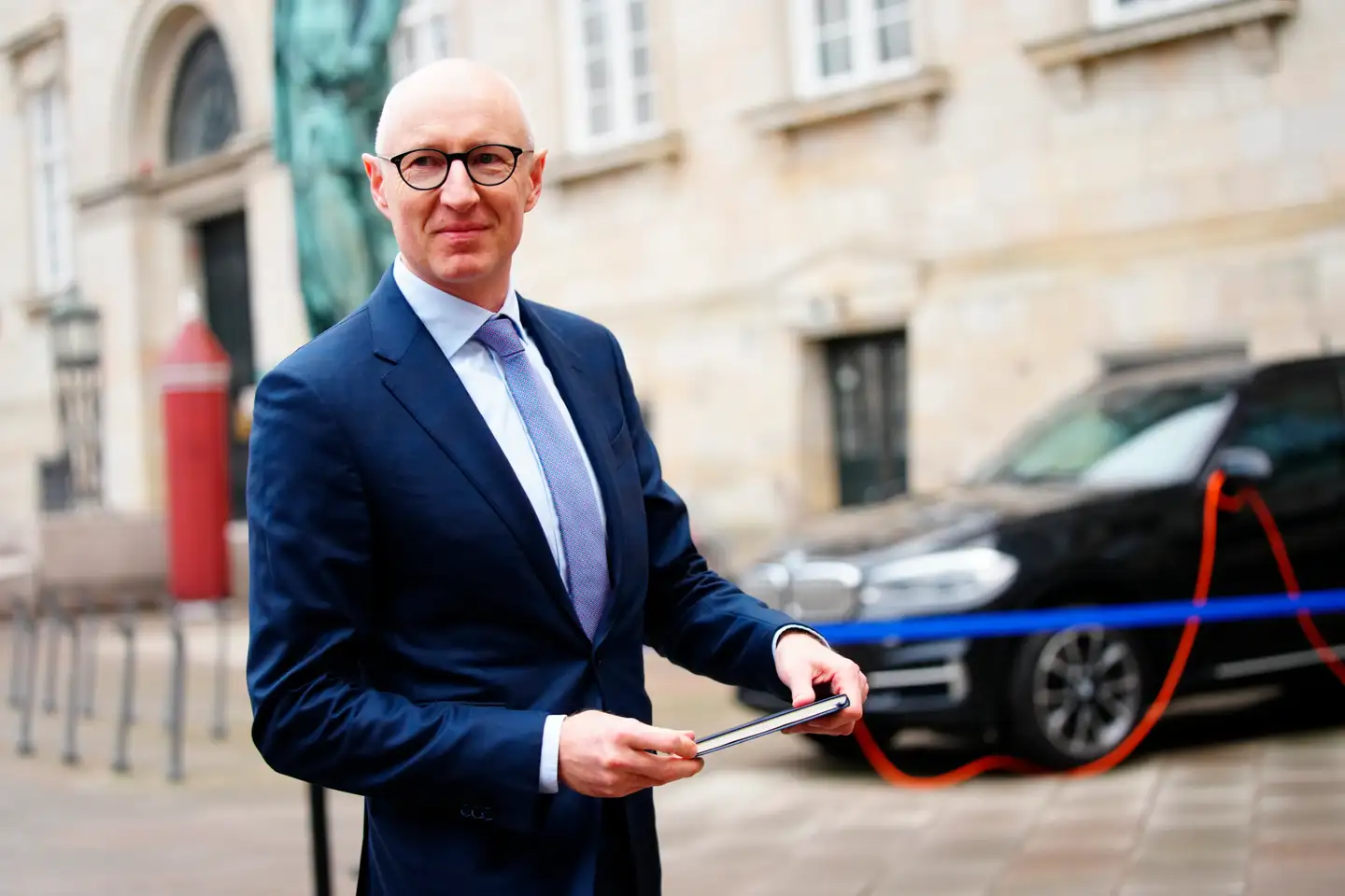 Lars Fruergaard Jørgensen, som er topchef i medicinalselskabet Novo Nordisk, ankom torsdag til møde i Statsministeriet. Mødet er indkaldt på baggrund af truslen fra Donald Trump om økonomiske sanktioner, herunder straftold på danske varer.