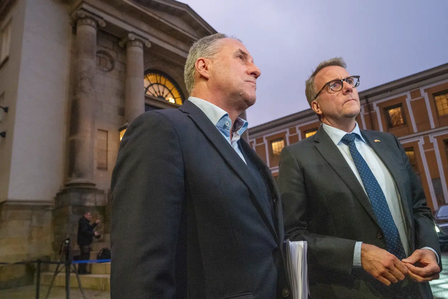 Selvom erhvervsminister Morten Bødskov (S) og topchef i Dansk Industri Lars Sandahl Sørensen (tv.) gjorde meget ud af at dysse situationen ned efter hastemødet mellem regeringen og dansk erhvervsliv, viste pressefremmødet, at interessen for en mulig handelskrig om Grønland med USA er stor.