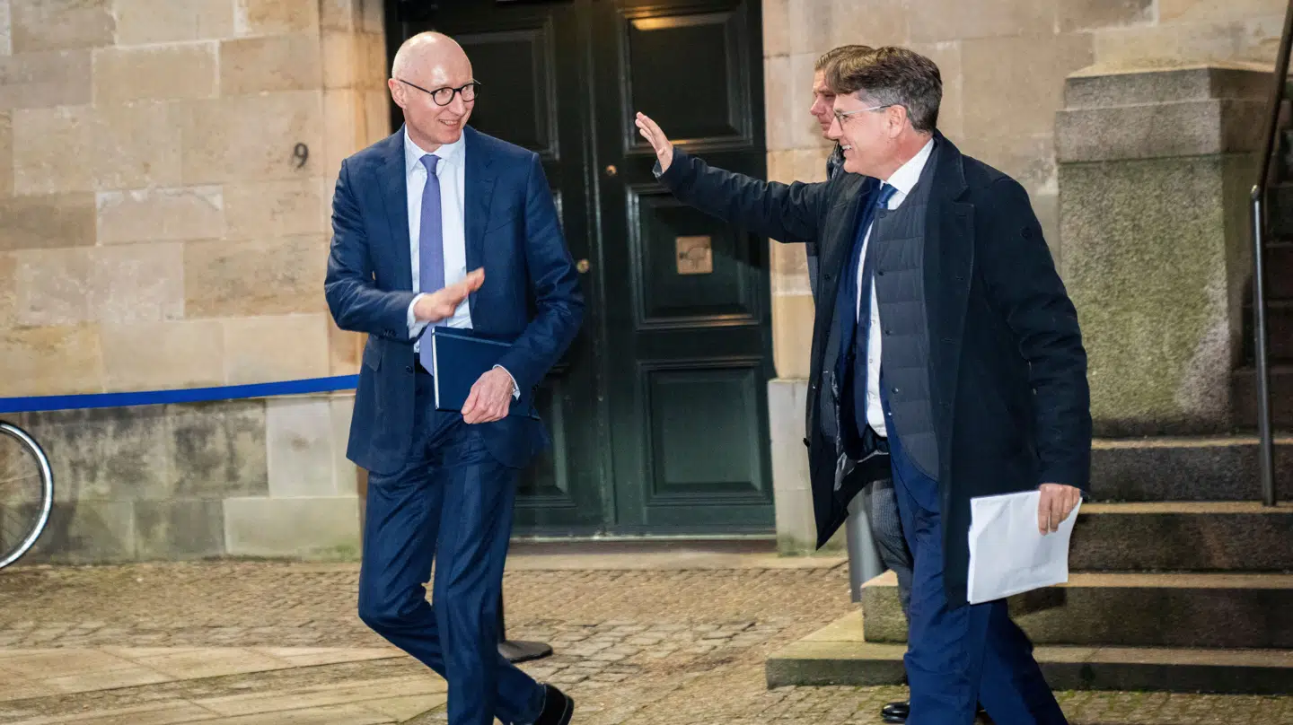 Administrerende direktør i Dansk Erhverv, Brian Mikkelsen, og administrerende direktør i Novo Nordisk, Lars Fruergaard Jørgensen, forladt mødet for erhvervsledere i Statsministeriet på Christiansborg.