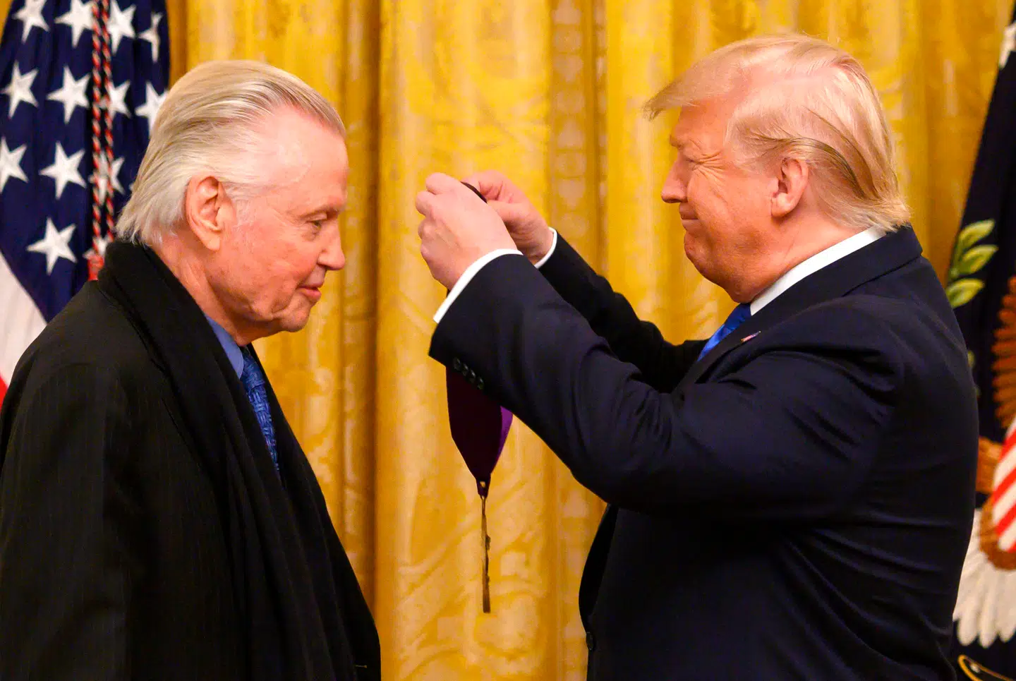 Donald Trump overrakte 'National Medal of Arts' til Jon Voight i november 2019, hvor Trump første gang var præsident.