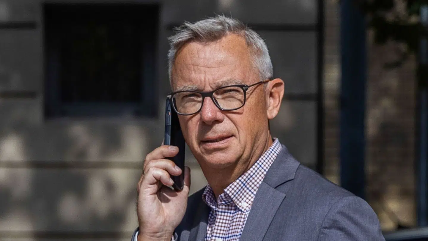 Nordnets investeringsøkonom, Per Hansen, mener, at kastastrofelampen for danske aktier blinker.