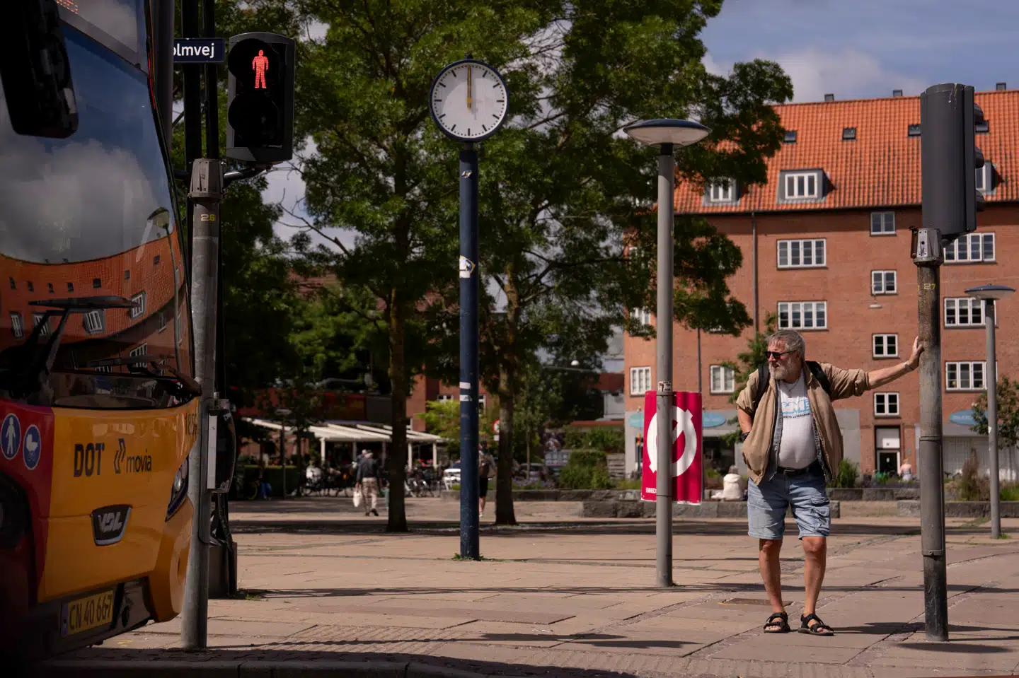I mange år har en letbane været en mulig løsning på at imødekomme behov for kollektiv trafik i bydelen, men nu vil man undersøge andre muligheder.