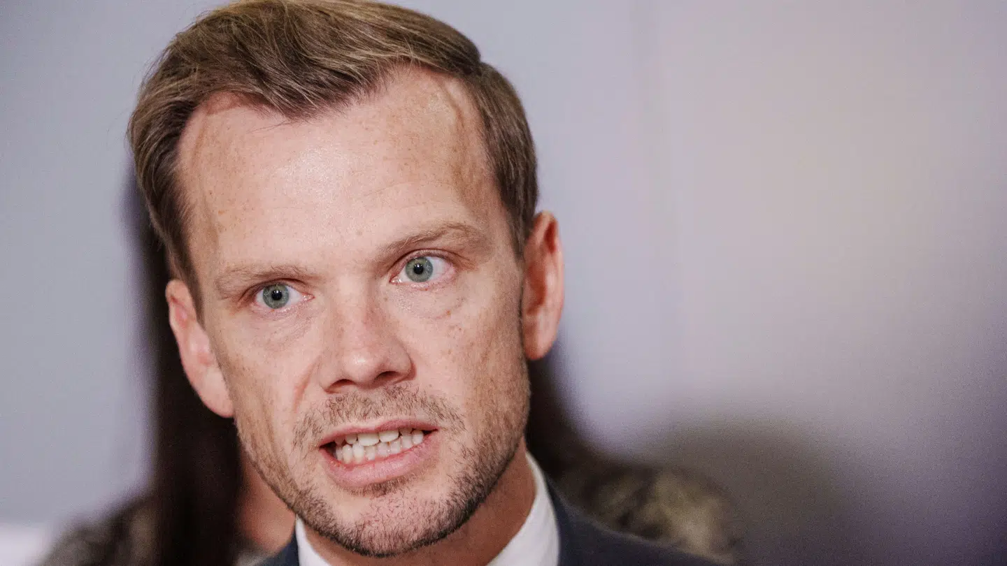 Justitsminister Peter Hummelgaard (S) slår fast, kriminelle udlændinge ikke er velkomne i Danmark. Men udenlandske butikstyve kan nøjes med bøder, langt de fleste aldrig betaler.